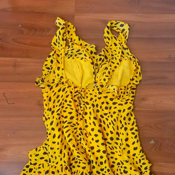 Yellow summertime medium sized dress - Picture 2 of 2